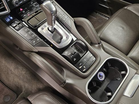 Used 2018 Porsche Cayenne Platinum Edition image 38