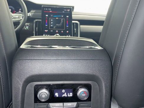 Used 2026 GMC Acadia Elevation w/ Elevation Premium Package AWD/4WD image 36
