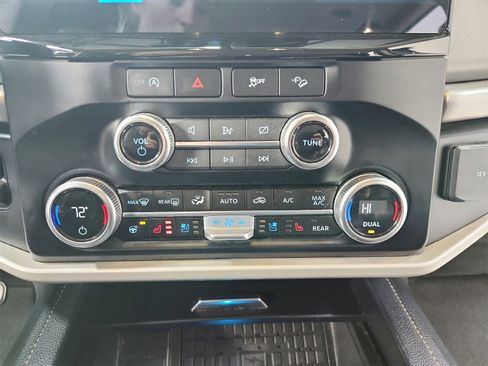 Used 2024 Ford Expedition XLT image 32