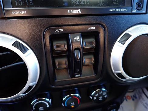Used 2015 Jeep Wrangler Unlimited Sahara w/ Connectivity Group AWD/4WD image 23