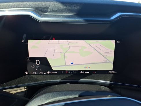 Used 2024 GMC Canyon Denali image 17