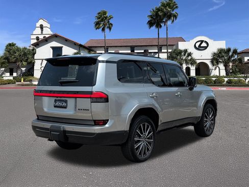 Used 2025 Lexus GX 550 AWD/4WD image 2