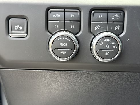New 2026 GMC Sierra 2500 AT4 w/ AT4 Premium Plus Package AWD/4WD image 19