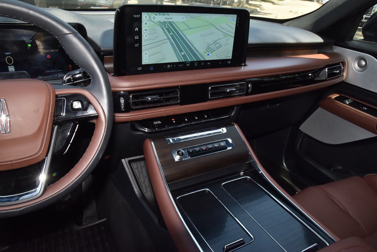 Certified 2026 Lincoln Aviator Reserve AWD/4WD image 29