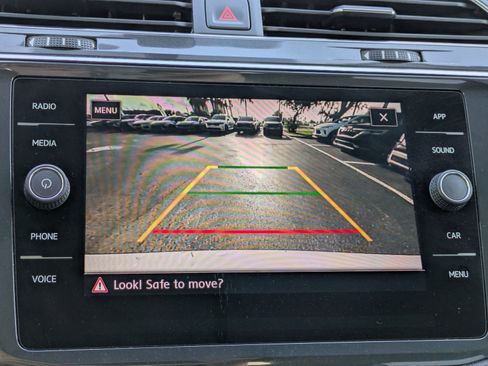 Used 2020 Volkswagen Tiguan SE w/ Panoramic Sunroof Package FWD image 24