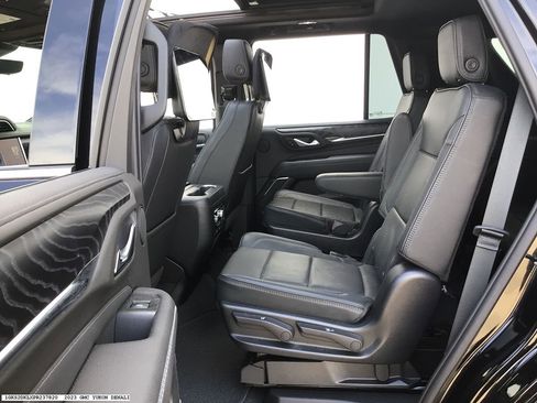 Used 2023 GMC Yukon Denali w/ Advanced Technology Package AWD/4WD image 9