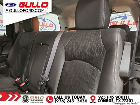 Used 2015 GMC Acadia SLE image 13