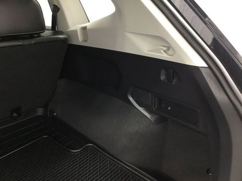Used 2022 Volkswagen Tiguan SE AWD/4WD image 37