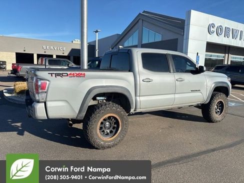Used 2020 Toyota Tacoma TRD Off-Road image 4