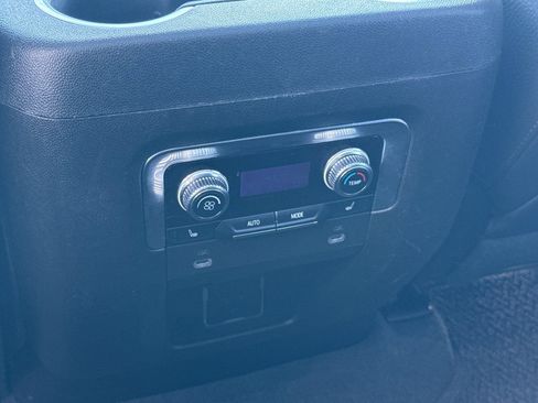 Used 2022 GMC Yukon Denali image 13