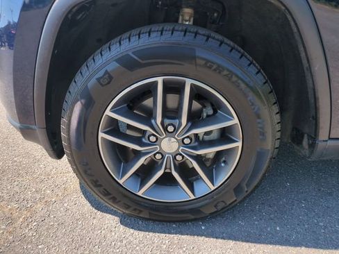 Used 2017 Jeep Grand Cherokee Limited w/ Trailer Tow Group IV AWD/4WD image 10