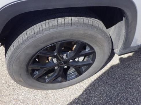 Used 2025 Jeep Grand Cherokee Altitude image 19