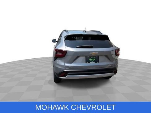 Used 2024 Chevrolet Trax LT w/ Driver Confidence Package FWD image 8