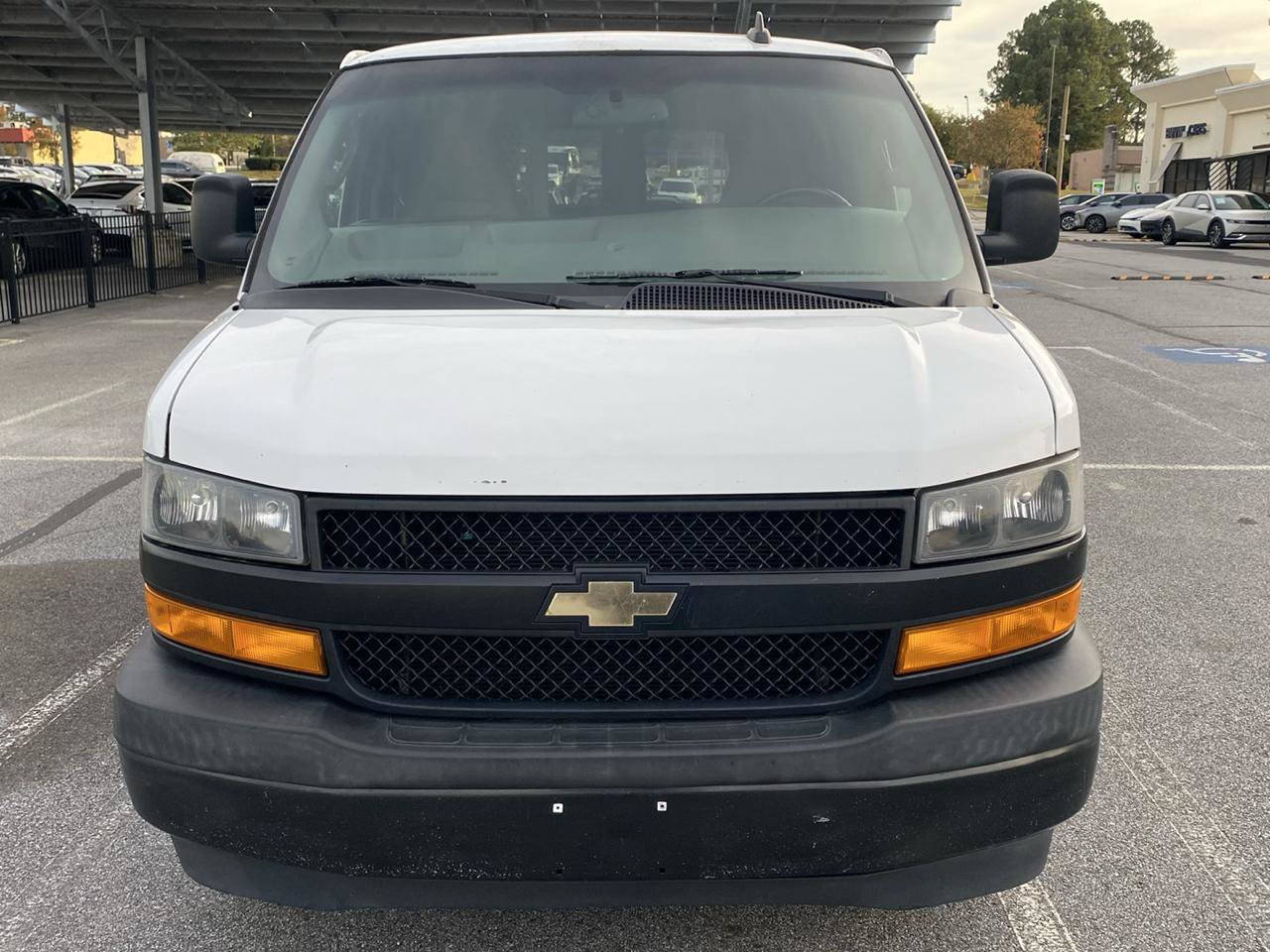 Used 2018 Chevrolet Express 2500 w/ Driver Convenience Package RWD image 2