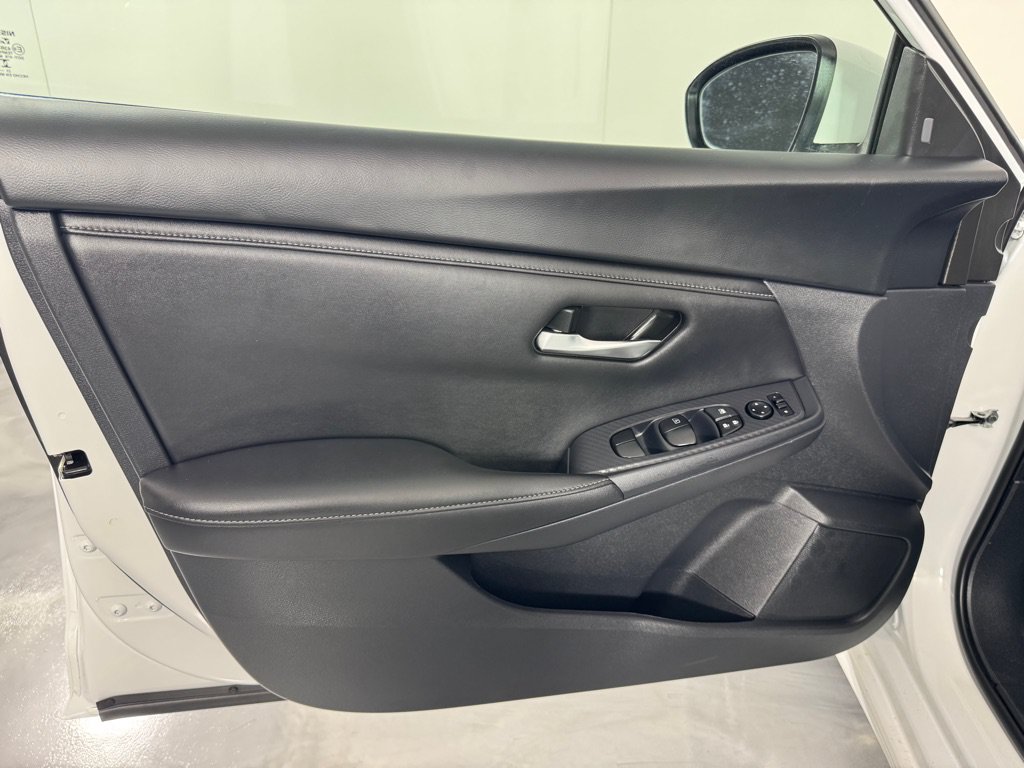 Used 2024 Nissan Sentra SV FWD image 11