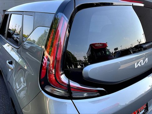 Certified 2025 Kia Soul LX w/ LX Technology Package FWD image 23