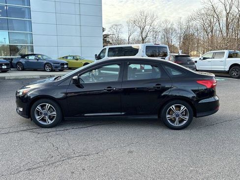 Certified 2018 Ford Focus SE w/ SE Appearance Package image 4