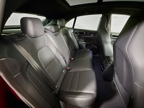 Certified 2025 Porsche Macan 4S Electric AWD/4WD image 21