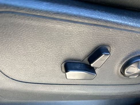 Used 2021 RAM 1500 Big Horn image 10