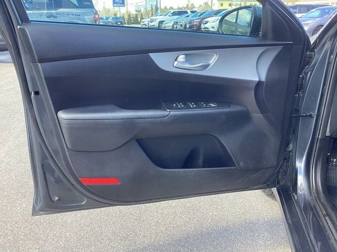 Used 2023 Kia Forte LXS image 9