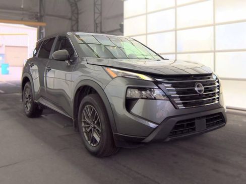 Used 2024 Nissan Rogue S FWD image 2