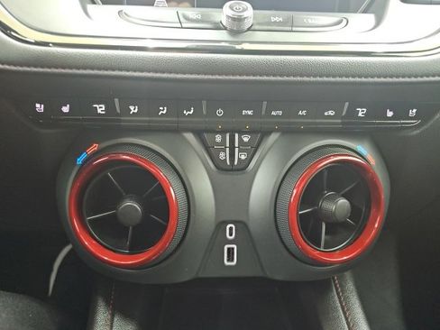 Used 2022 Chevrolet Blazer RS w/ Enhanced Convenience Package image 11