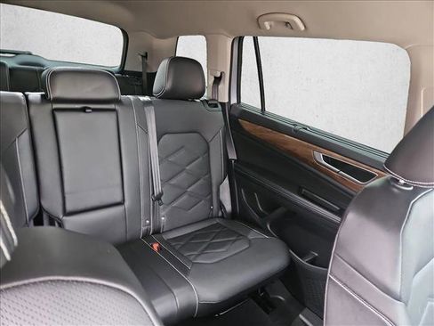 Used 2024 Volkswagen Atlas SE FWD image 7
