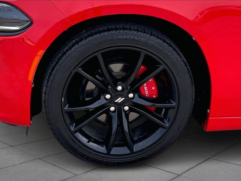Used 2018 Dodge Charger SXT w/ Blacktop Package image 10