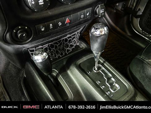 Used 2015 Jeep Wrangler Unlimited Sahara AWD/4WD image 15