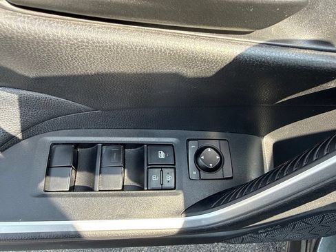 Used 2021 Toyota RAV4 LE FWD image 16