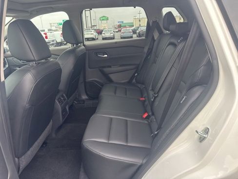 Used 2023 Nissan Rogue SV w/ SV Premium Package image 24