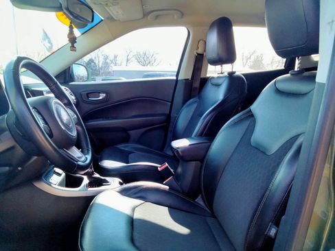 Used 2018 Jeep Compass Latitude w/ Popular Equipment Group FWD image 10