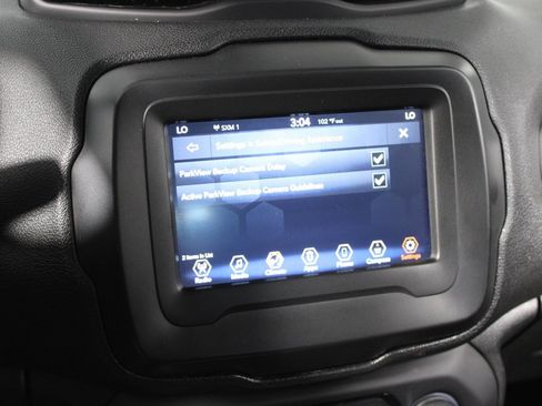 Used 2019 Jeep Renegade Latitude w/ Popular Equipment Group FWD image 21