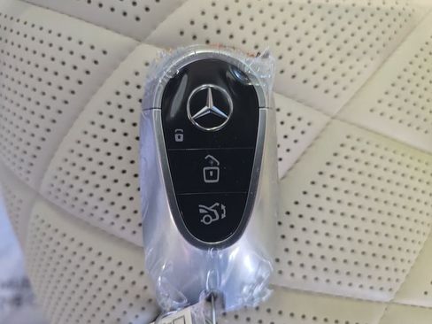 Used 2022 Mercedes-Benz S 580 4MATIC Sedan w/ Warmth & Comfort Package image 39