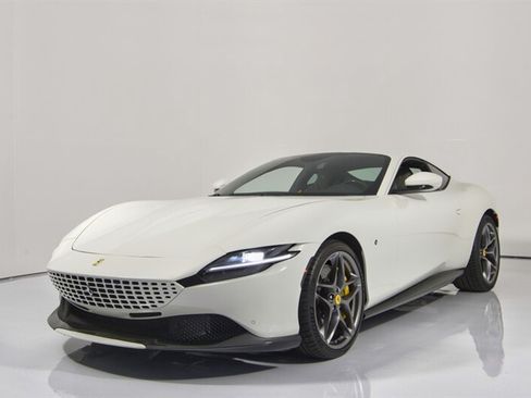 Used 2021 Ferrari Roma RWD image 4