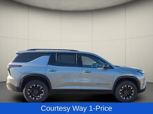Used 2024 Chevrolet Traverse Z71 w/ Enhanced Driving Package AWD/4WD image 9