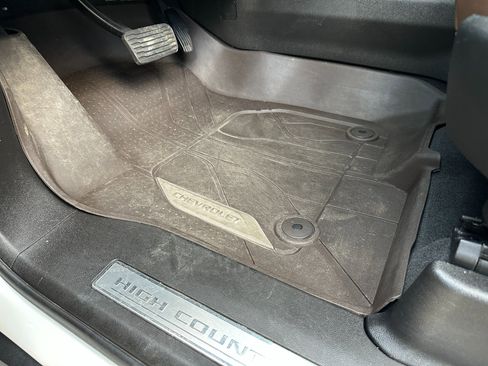 Used 2021 Chevrolet Suburban High Country image 15