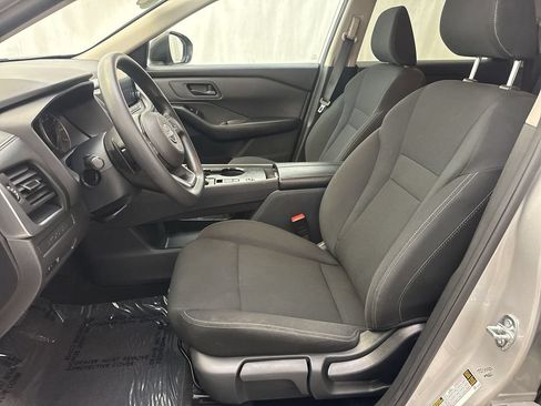 Used 2024 Nissan Rogue S FWD image 9