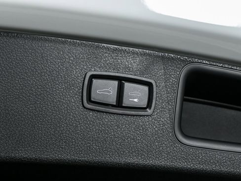 New 2025 Porsche Macan image 31