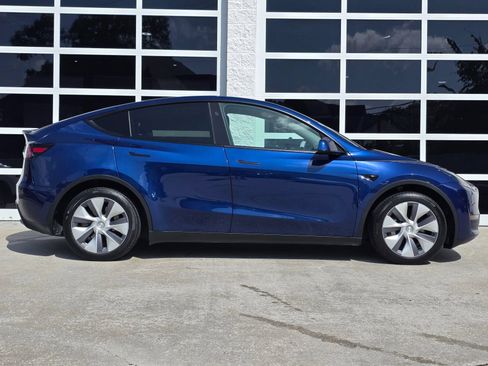 Used 2023 Tesla Model Y Long Range AWD/4WD image 3