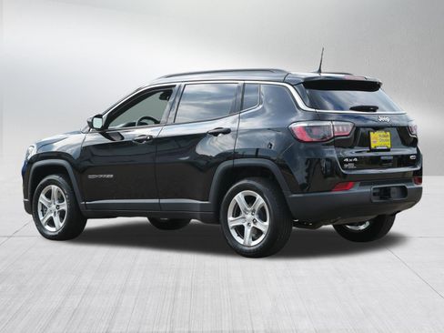 Used 2024 Jeep Compass Latitude w/ Convenience Group AWD/4WD image 5
