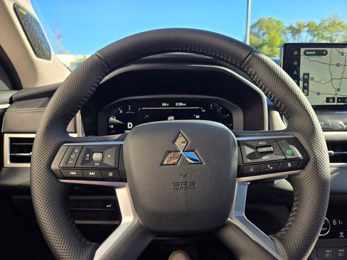 New 2025 Mitsubishi Outlander SE image 29