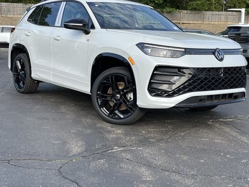 New 2026 Volkswagen Tiguan SE R-Line AWD/4WD image 1