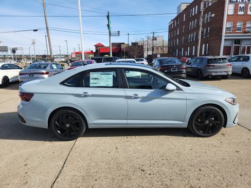 New 2026 Volkswagen Jetta SE image 6