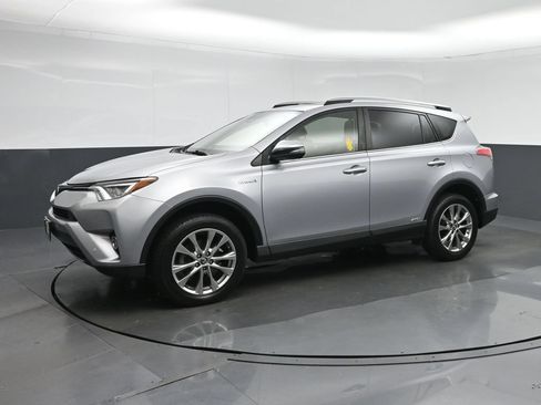 Used 2018 Toyota RAV4 Limited AWD/4WD image 3