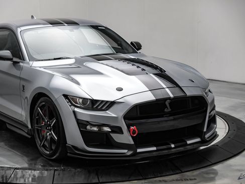 Used 2022 Ford Mustang Shelby GT500 w/ Carbon Fiber Track Pack RWD image 32
