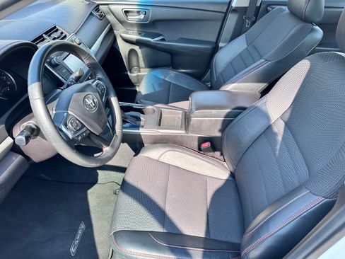 Used 2016 Toyota Camry SE FWD image 5