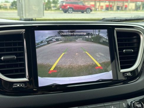 Used 2022 Chrysler Pacifica Touring-L FWD image 25