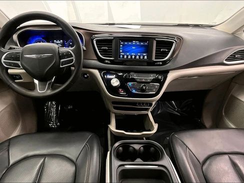 Used 2021 Chrysler Voyager Lxi image 14