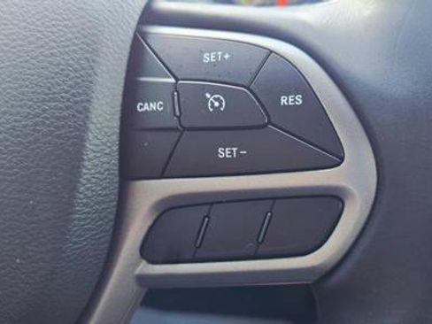 Used 2019 Jeep Cherokee Latitude Plus FWD image 21